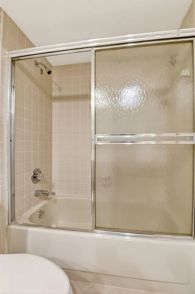 Unit 604 photo 17
