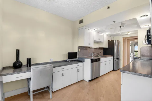 Unit 604 photo 25