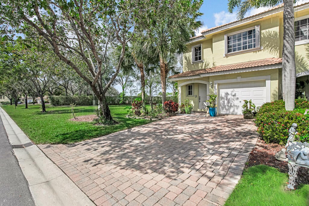 Residence photo 2