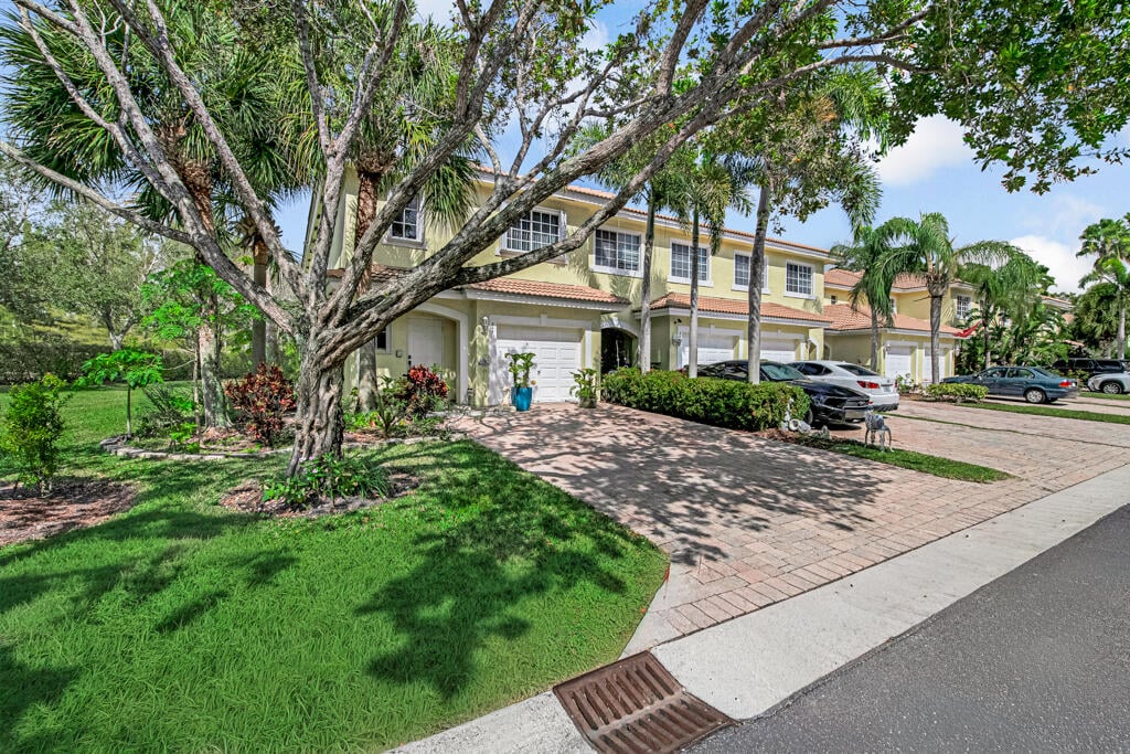 Residence photo 3