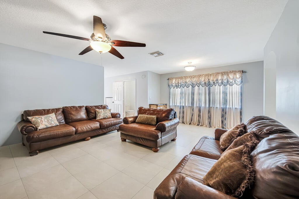 Residence photo 11