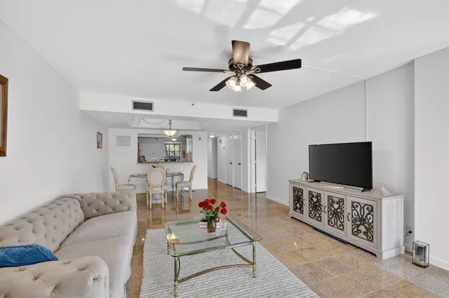 Unit 117 photo 18
