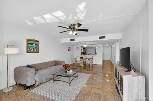 Unit 117 photo 19