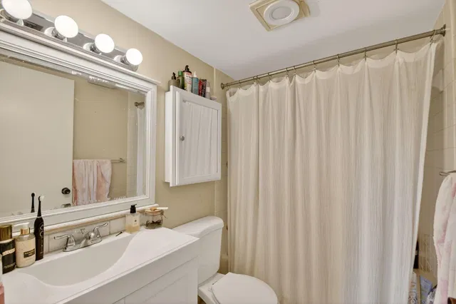Unit 117 photo 25