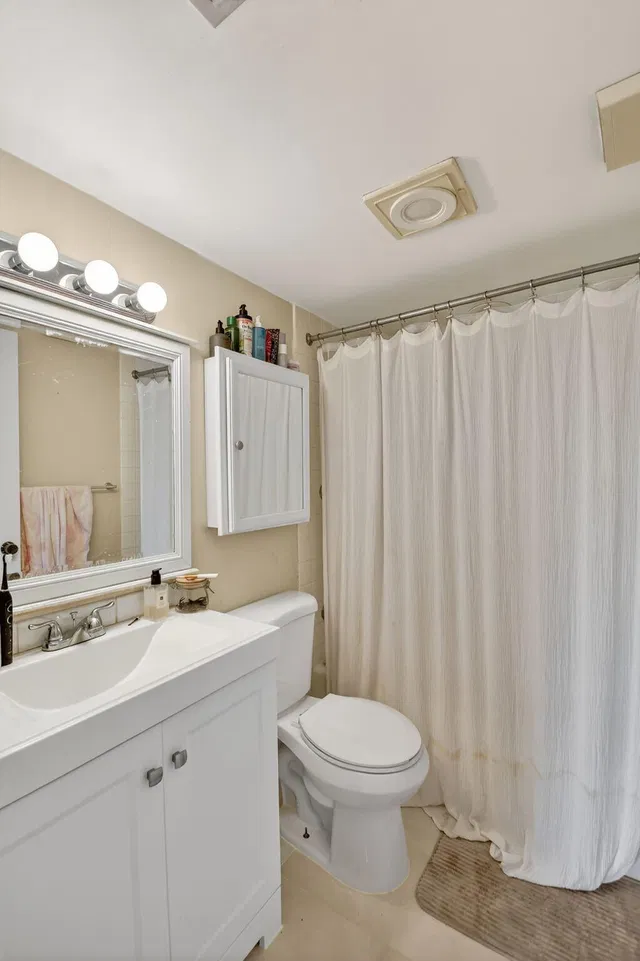 Unit 117 photo 26
