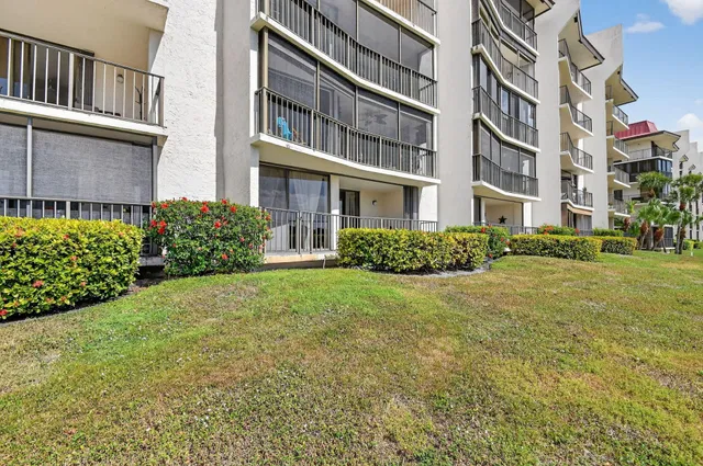 Unit 117 photo 33