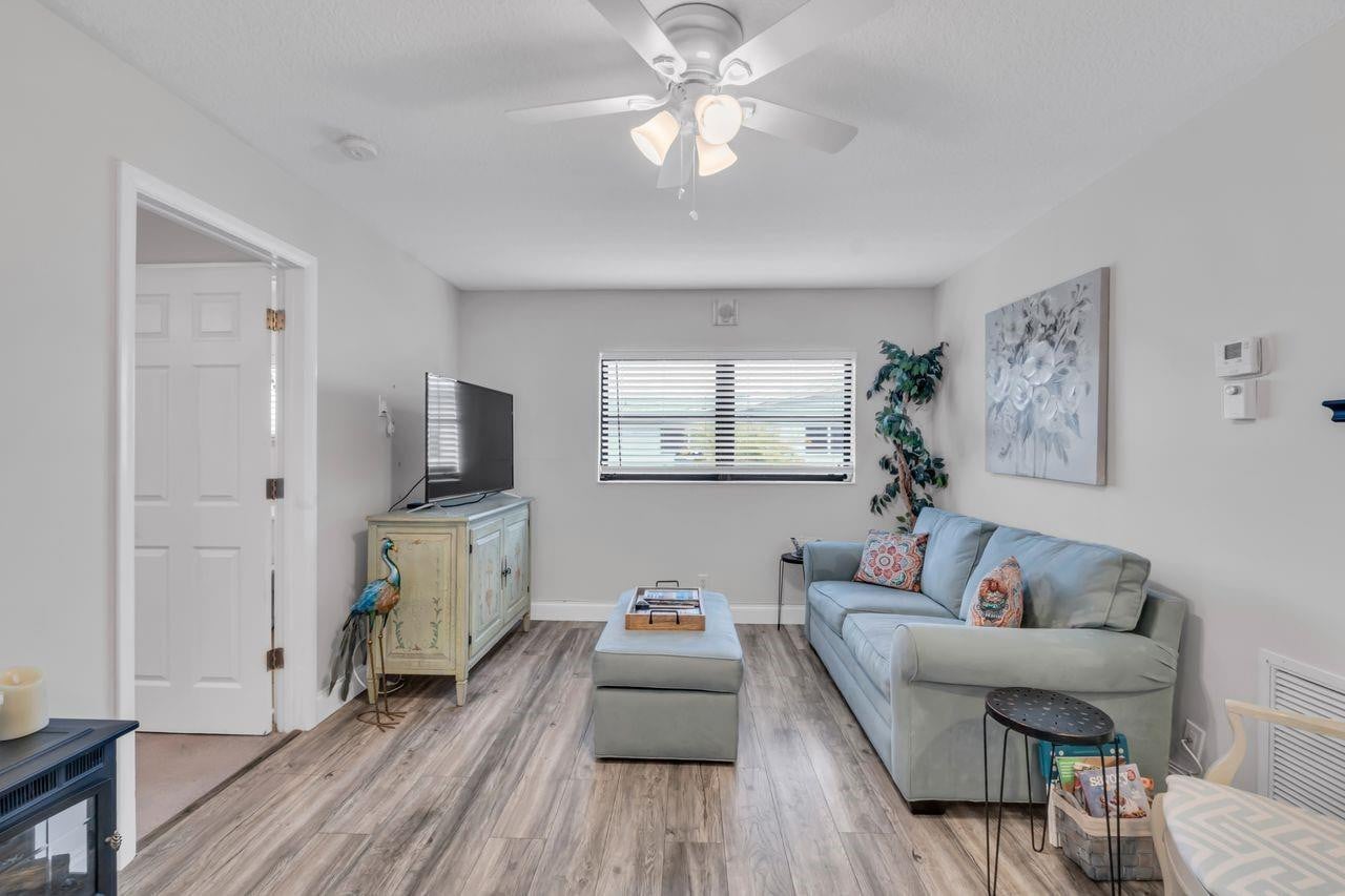 Residence photo 16