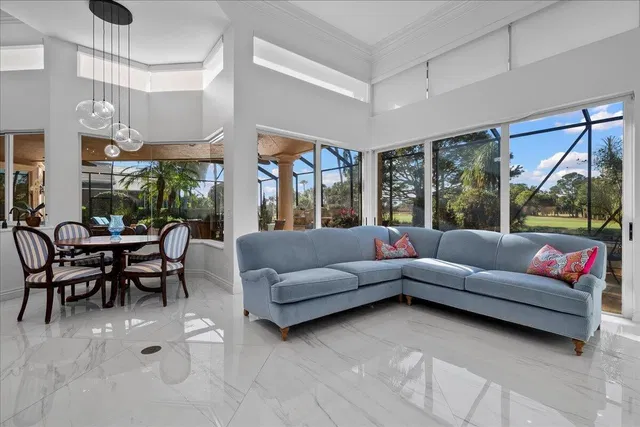Residence photo 14