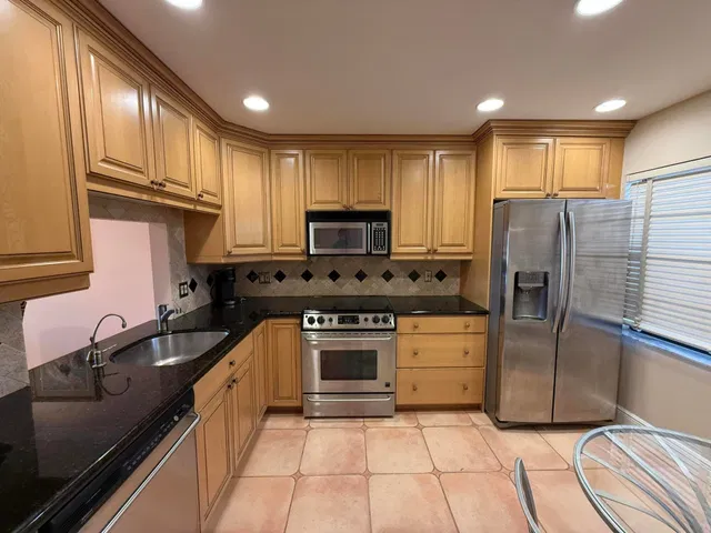 Unit E photo 8