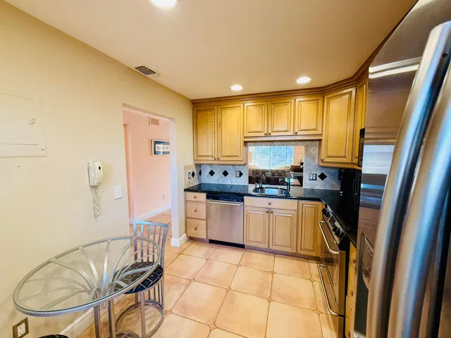Unit E photo 9