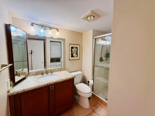 Unit E photo 16