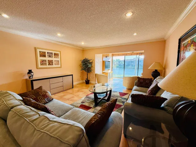 Unit E photo 28