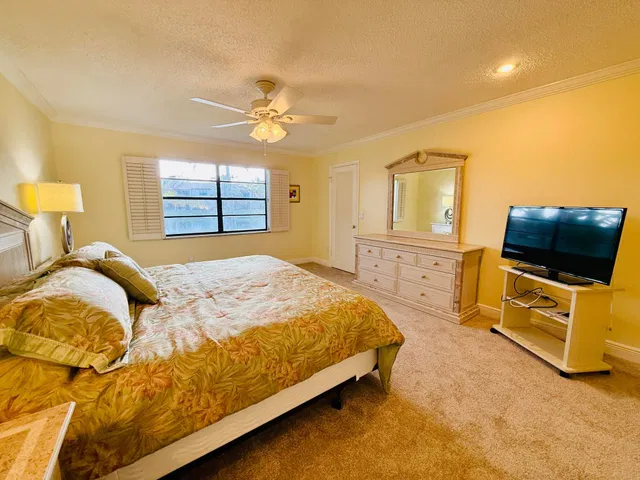 Unit E photo 39