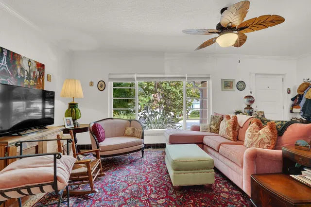  Residence photo 9