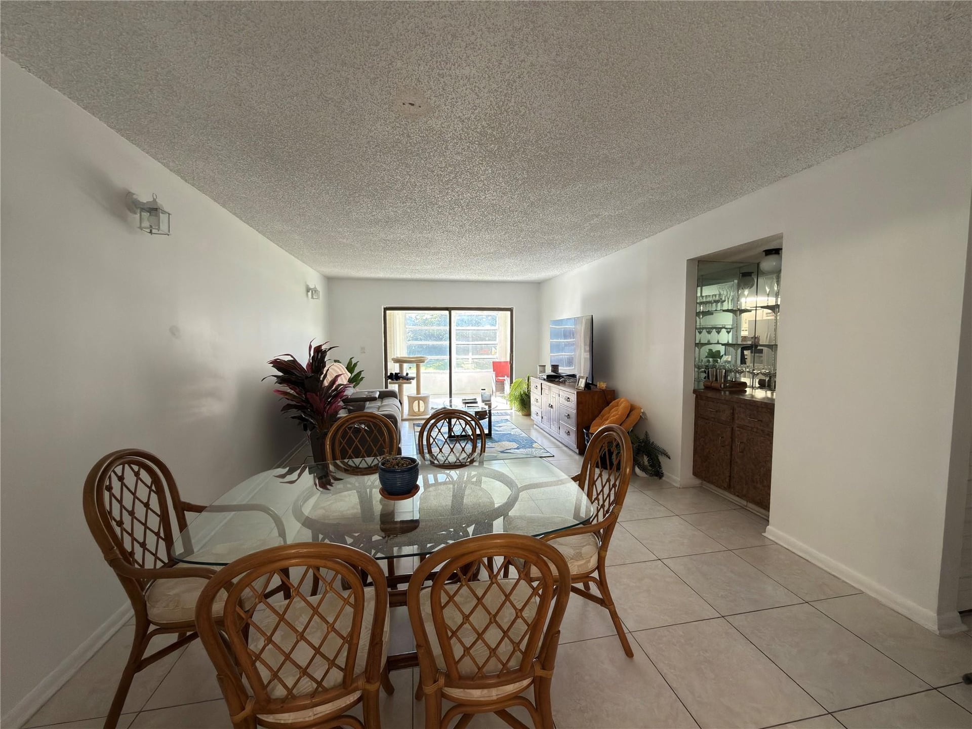 Unit 208 photo 18