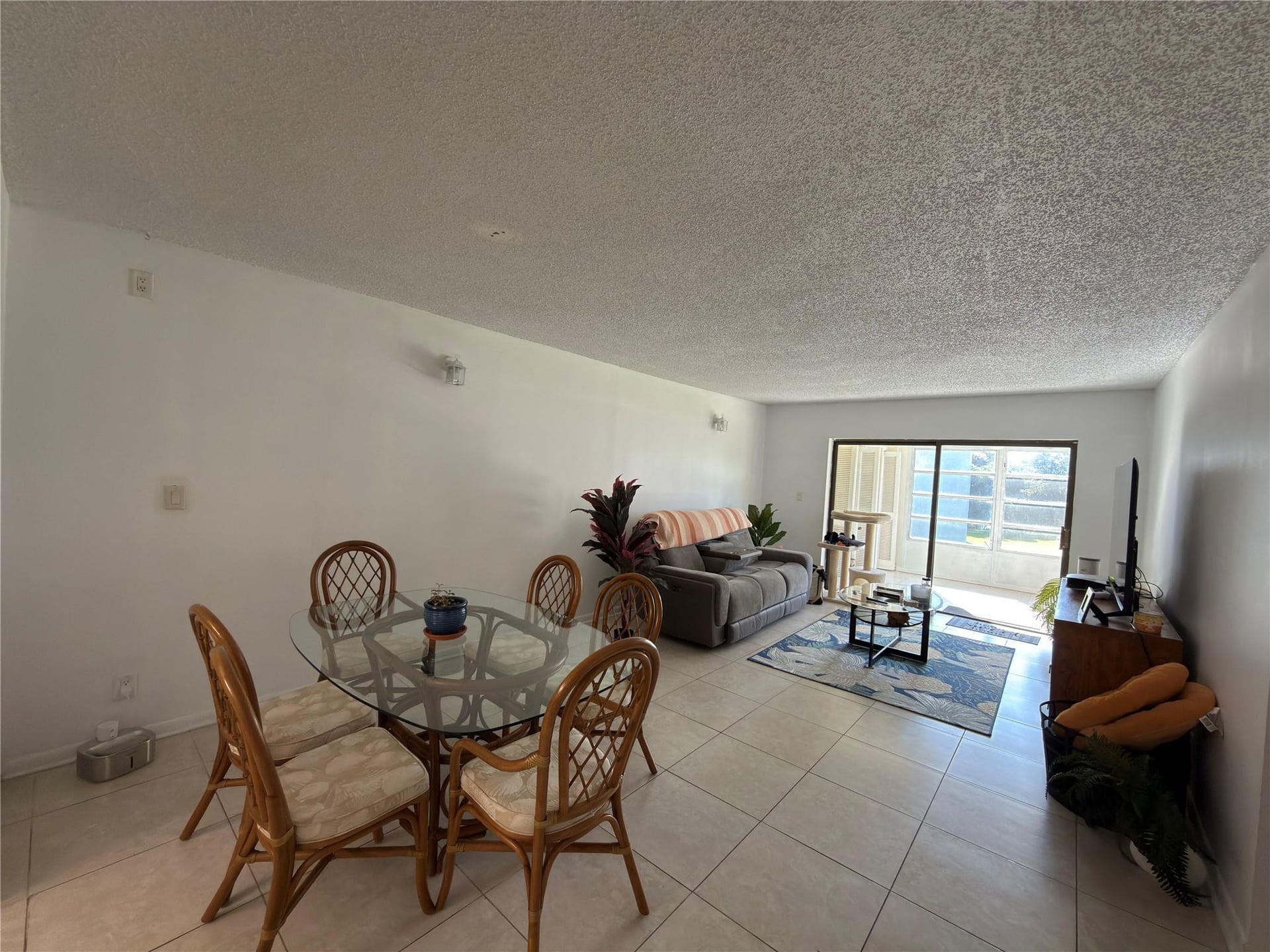 Unit 208 photo 19