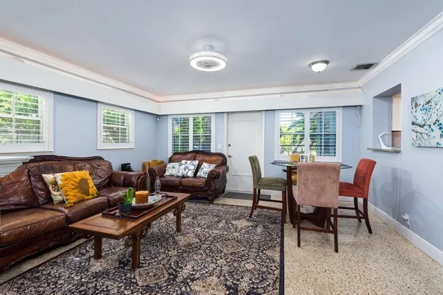 Residence photo 17