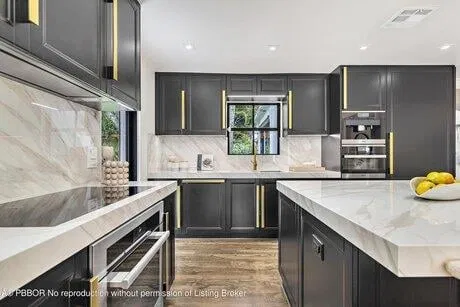 Residence photo 2