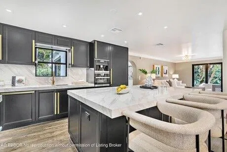 Residence photo 3