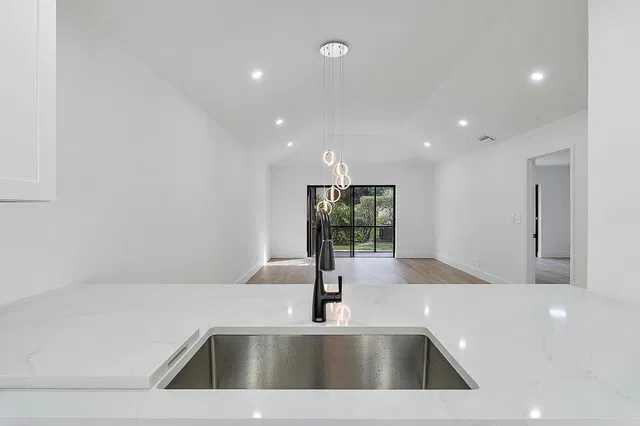  Residence photo 8