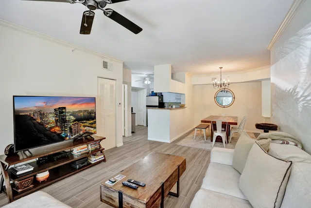 Residence photo 52