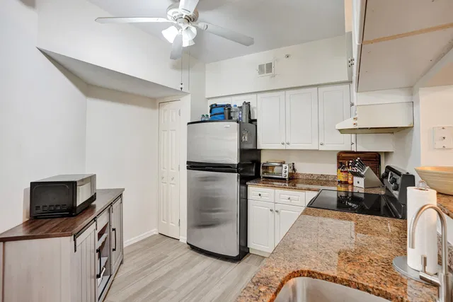 Residence photo 57