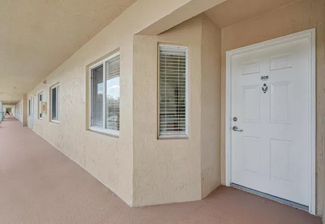  Unit 208 photo 4