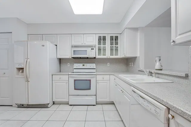  Unit 208 photo 17