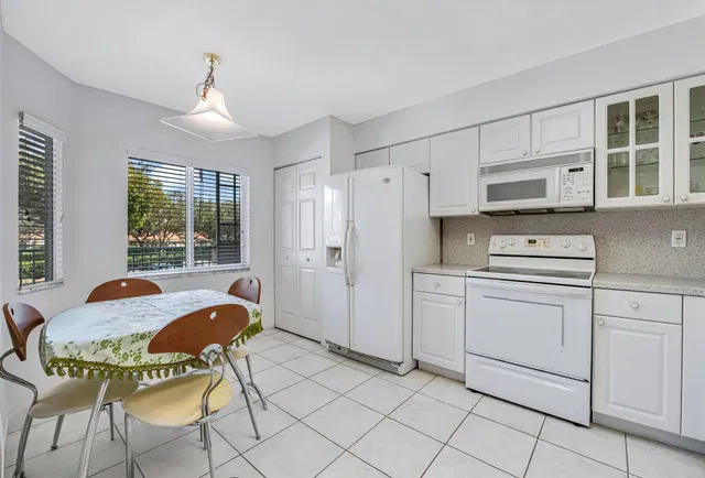  Unit 208 photo 18