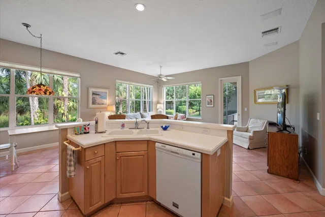 Willoughby Golf Club Residence photo 20