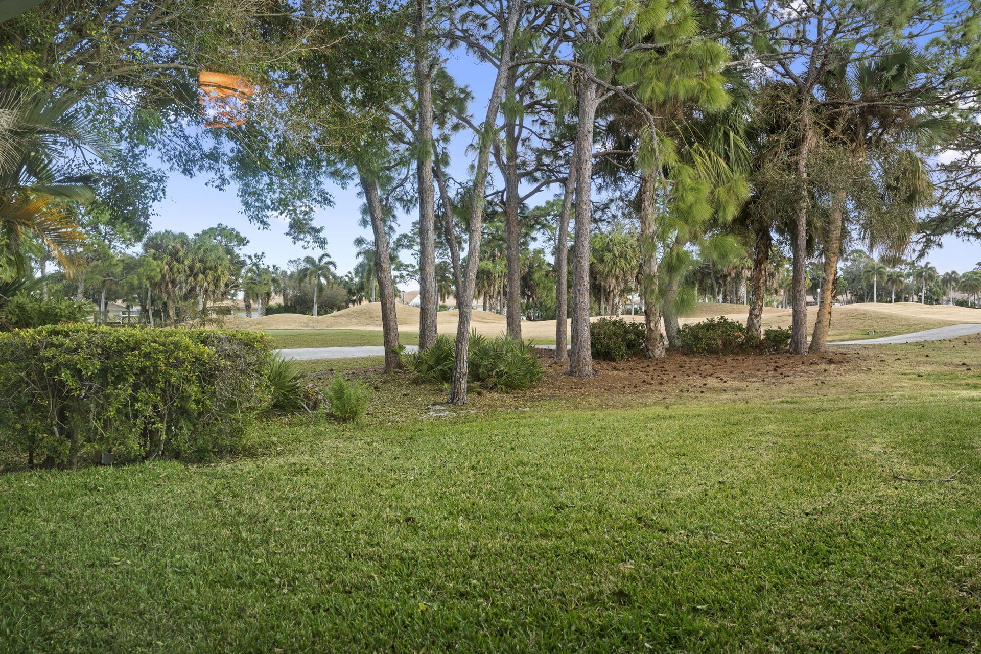 Monarch Country Club Residence photo 9