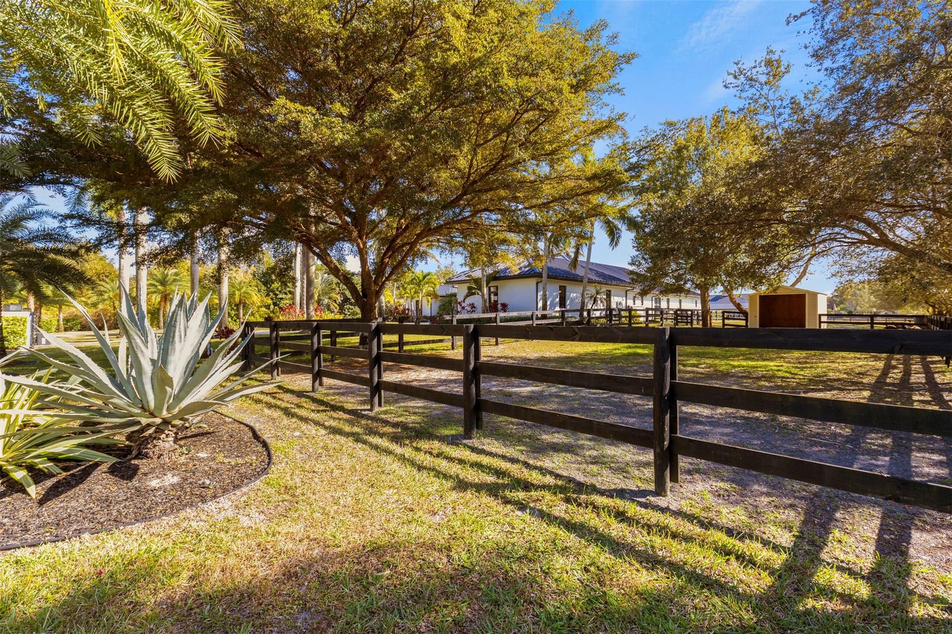 Paddock Park 2 Residence photo 59