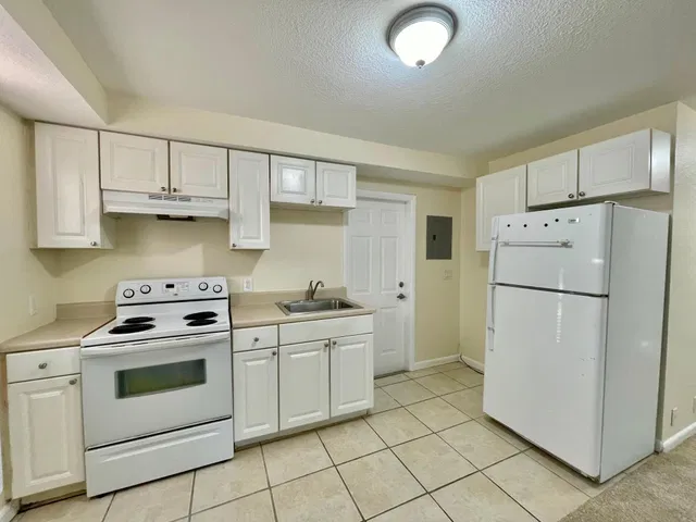 West Palm Beach Unit Sfh With A Detached Apt. photo 24
