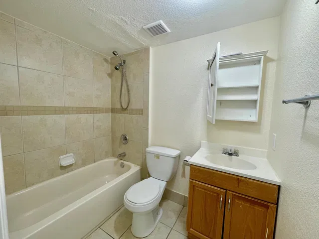 West Palm Beach Unit Sfh With A Detached Apt. photo 27