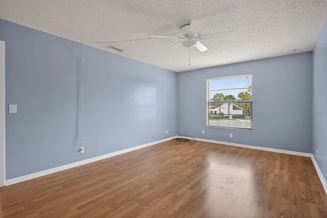 Unit 19c photo 14
