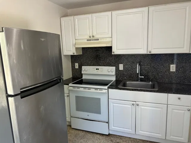 Unit B photo 3