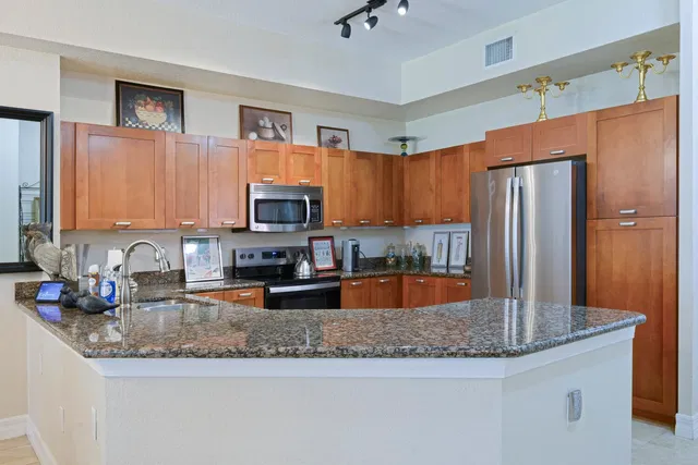 Unit 103 photo 6