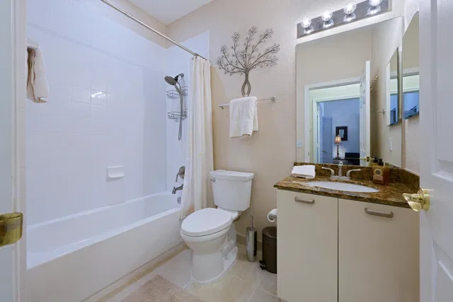 Unit 103 photo 10