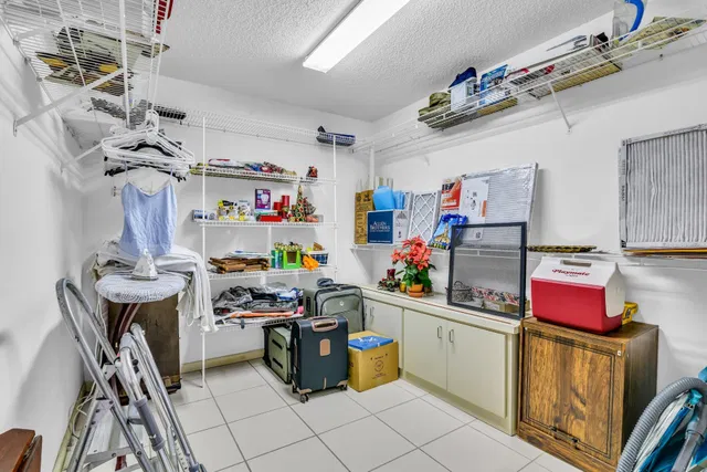 Residence photo 36