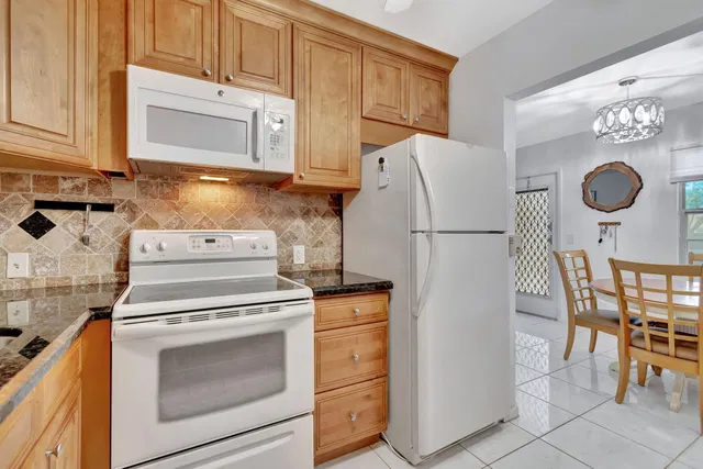 Residence photo 17