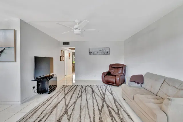 Residence photo 26