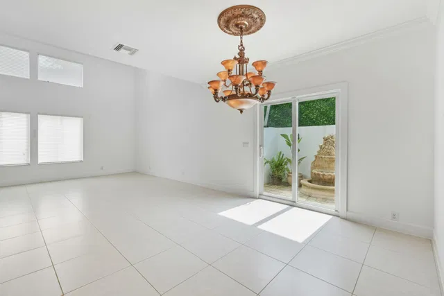 West Palm Beach Residence photo 13