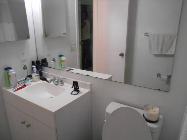  Unit C photo 19