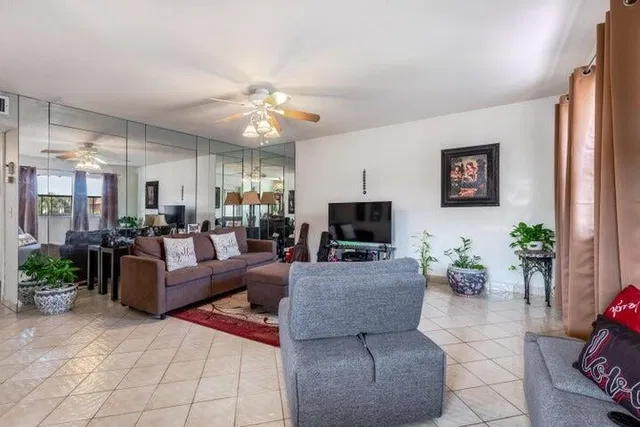 Residence photo 5