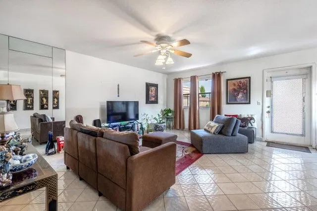 Residence photo 6