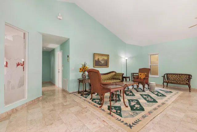  Residence photo 4