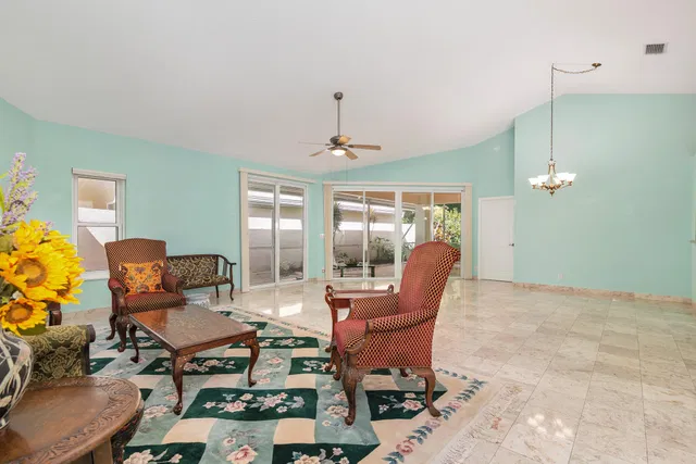  Residence photo 5