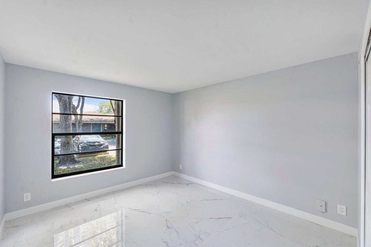 Unit 107 photo 21