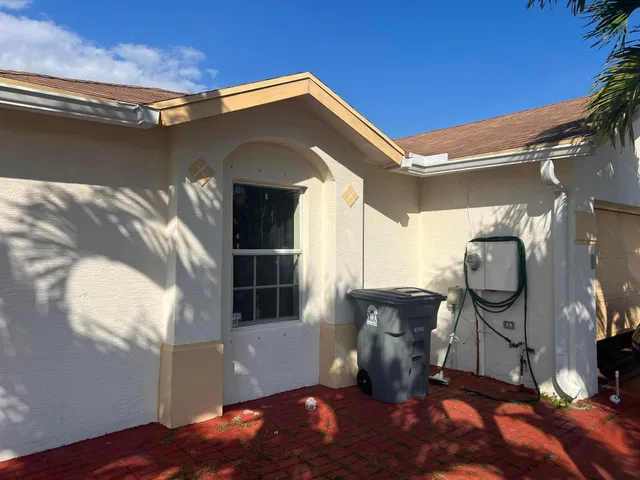 Residence photo 3