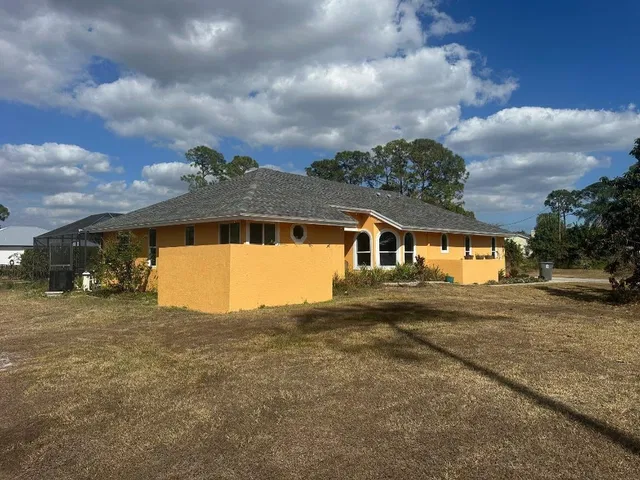 Residence photo 3